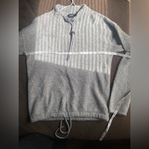 Theory 100% cashmere gray sweater - Picture 9 of 12